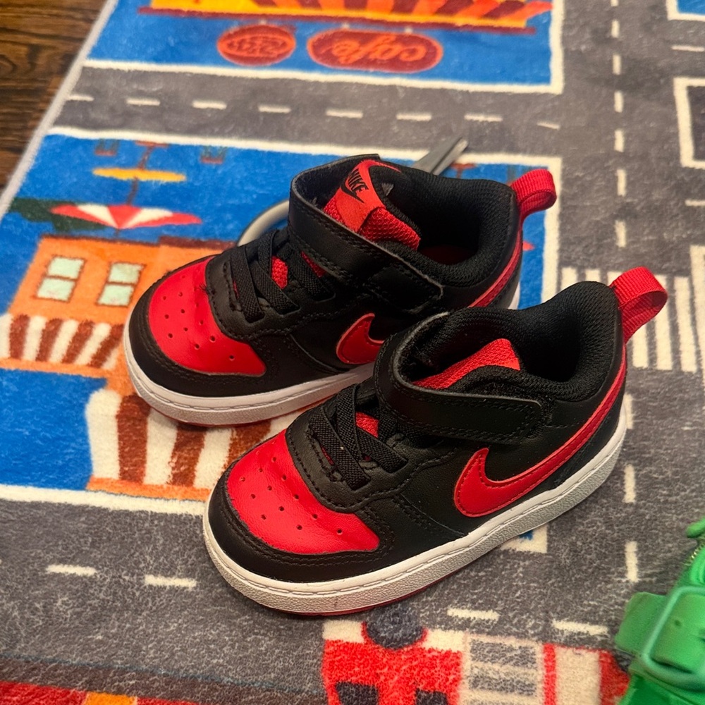 Nike Kids Black and Red Sneakers